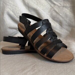 Clark’s Women's Black Strappy Comfort Sandals 7.5 Like new